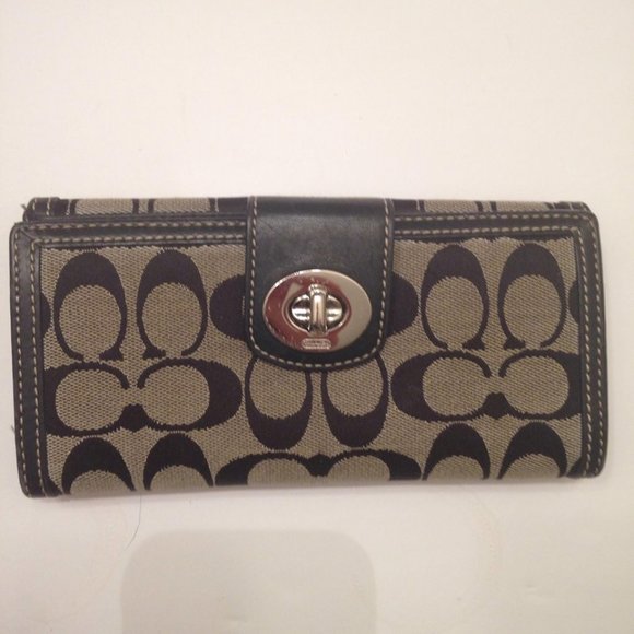 COACH SIG C BLACK/GREY TURNLOCK WALLET